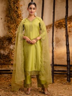 Silk Blend Women Embroidered Kurta And Pant Set With Dupatta Kurta Set For Women