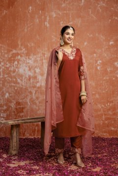 Women Kurta and Pant Sets Chanderi Silk Blend