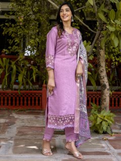 Women Silk Blend Kurta Pant Dupatta Set