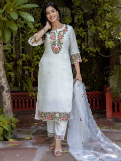 Women Silk Blend Kurta Pant Dupatta Set