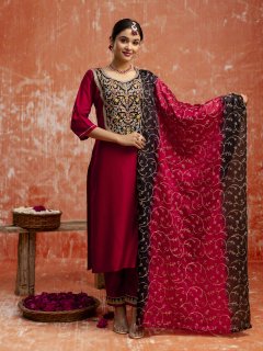 Women Silk Blend Kurta Pant Dupatta Set