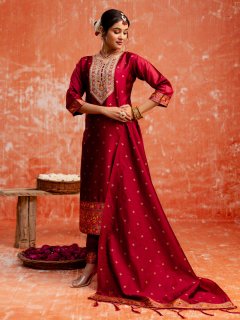 Women Silk Blend Kurta Pant Dupatta Set
