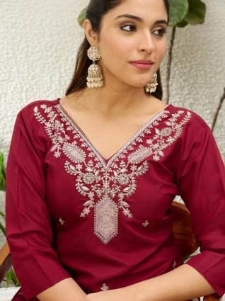 Cherry red Women Embroidered Silk Blend Straight Kurta