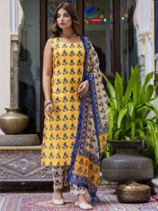 Women Cotton Blend Kurta Pant Dupatta Set