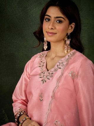 Women Kurta and Pant Dupatta Sets Silk Blend Fabrics with Embroidery