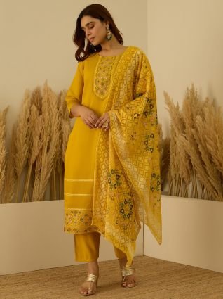 Women Kurta and Pant Dupatta Sets Silk Fabrics with Embroidery
