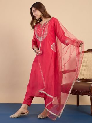 Women s Pink Festive Kurta Set with Sheer Lace Border Dupatta